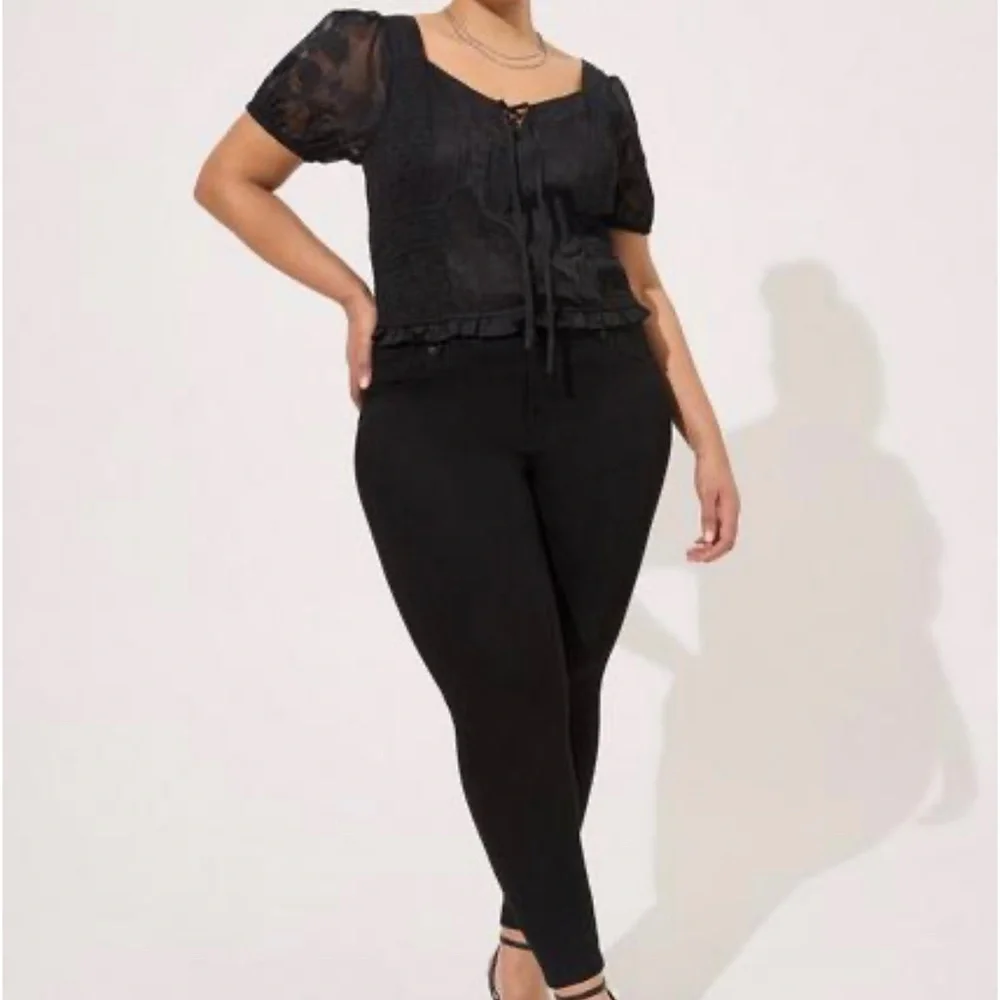 NWT!! Cotton Clip Floral Smocked Crop Top from Torrid, Cute Decorative Designs - Picture 2 of 7